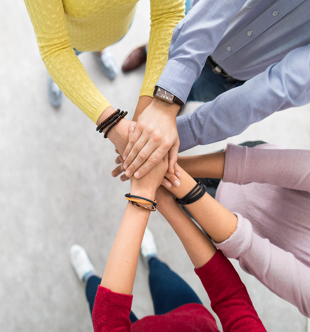 Vereinte Hände von verschiedenen Händen